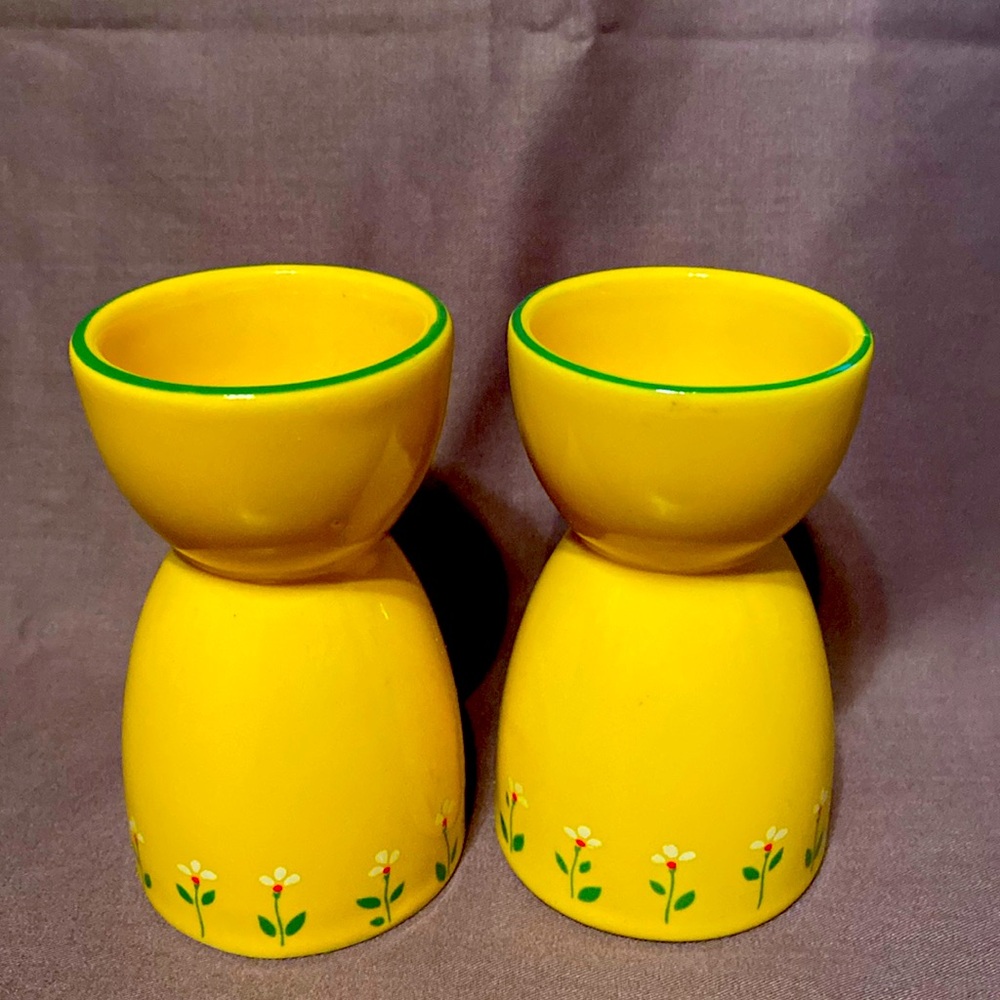 2 VINTAGE TELEFLORA EGG CUPS